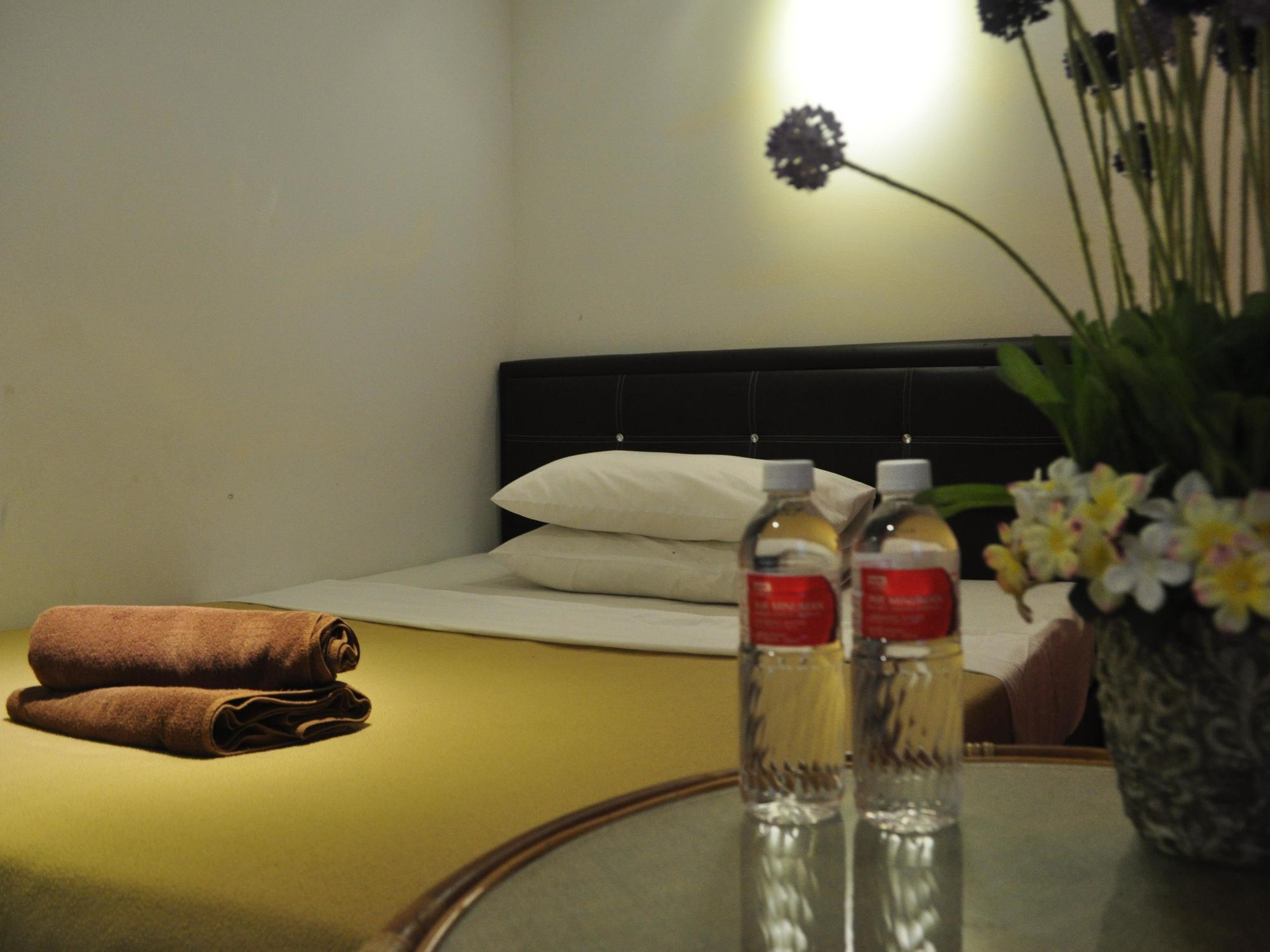 Monkey Motel Cafe Malakka Dış mekan fotoğraf