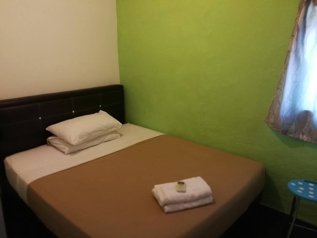 Monkey Motel Cafe Malakka Dış mekan fotoğraf