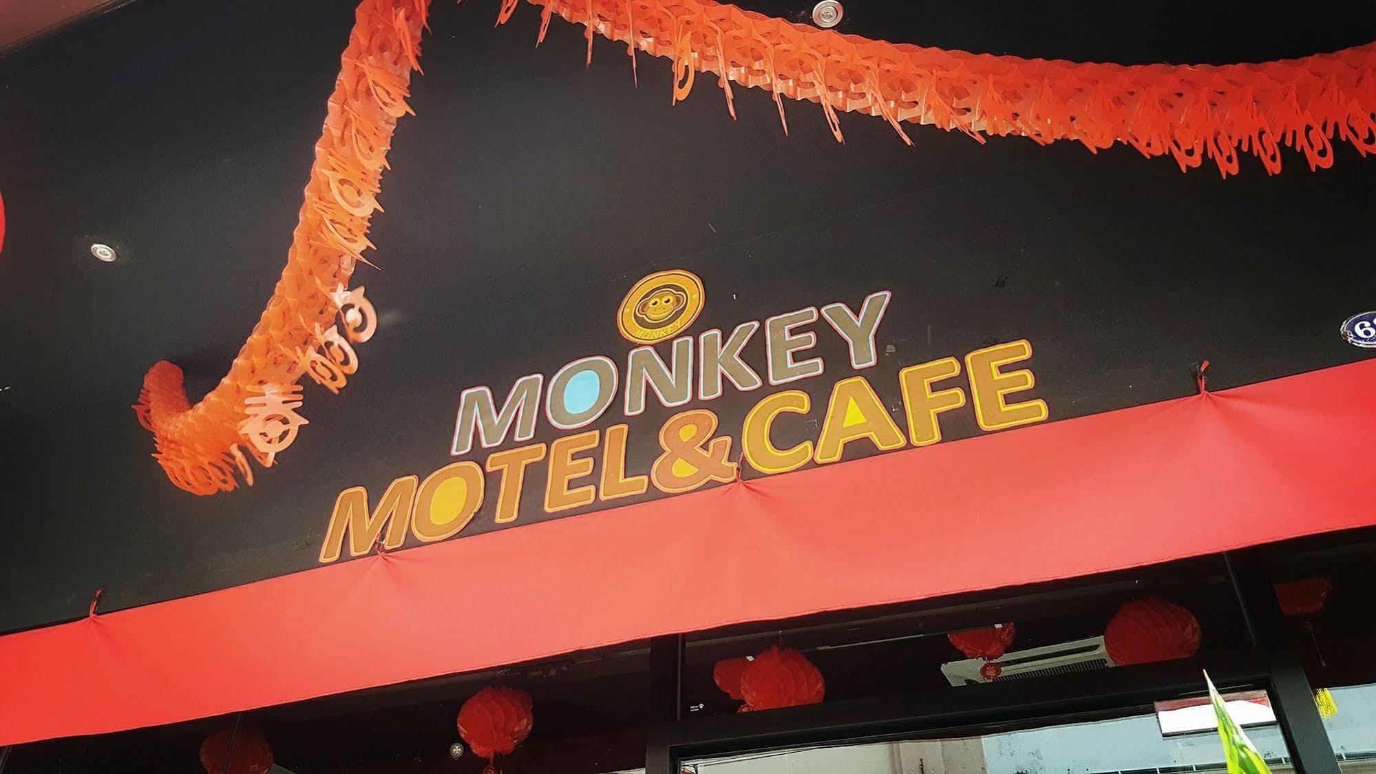Monkey Motel Cafe Malakka Dış mekan fotoğraf