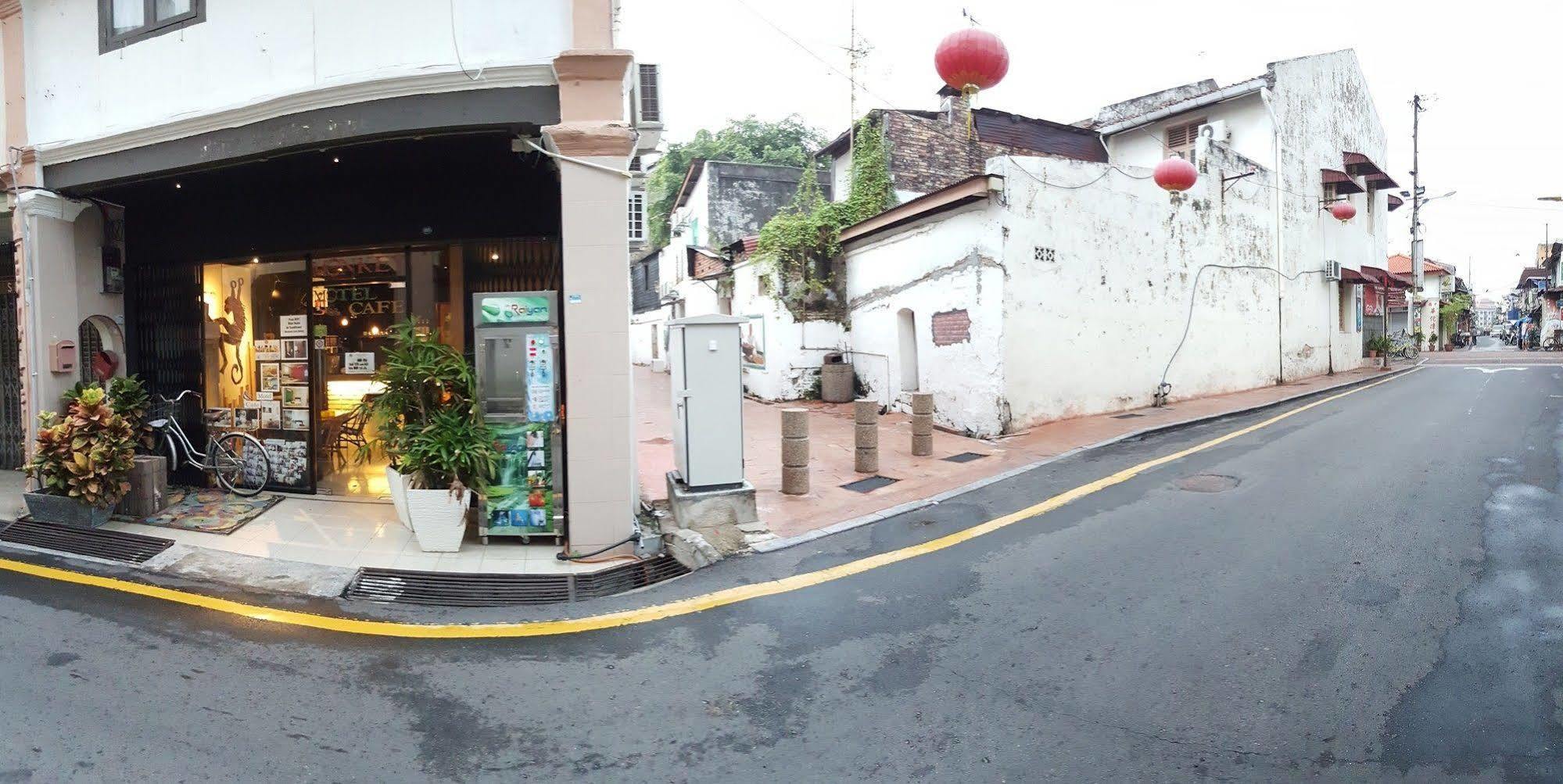 Monkey Motel Cafe Malakka Dış mekan fotoğraf